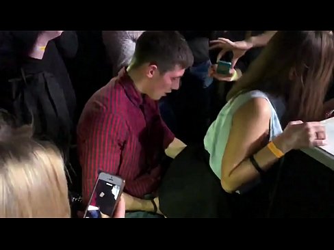 ❤️ రష్యన్ నైట్‌క్లబ్‌లో నిజమైన సెక్స్. 18 ఏళ్ల రష్యన్ అమ్మాయి మలద్వారం మరియు యోనిలో నైట్‌క్లబ్‌లో ఇబ్బంది పెట్టింది ❤❌ బ్యూటిఫుల్ పోర్న్ మా వద్ద